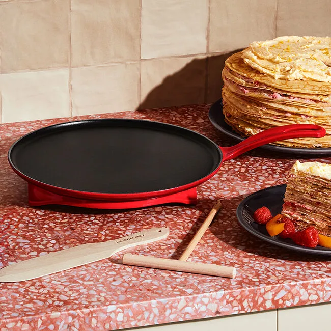 27 cm Crêpe Pan with Rateau and Rake Cerise