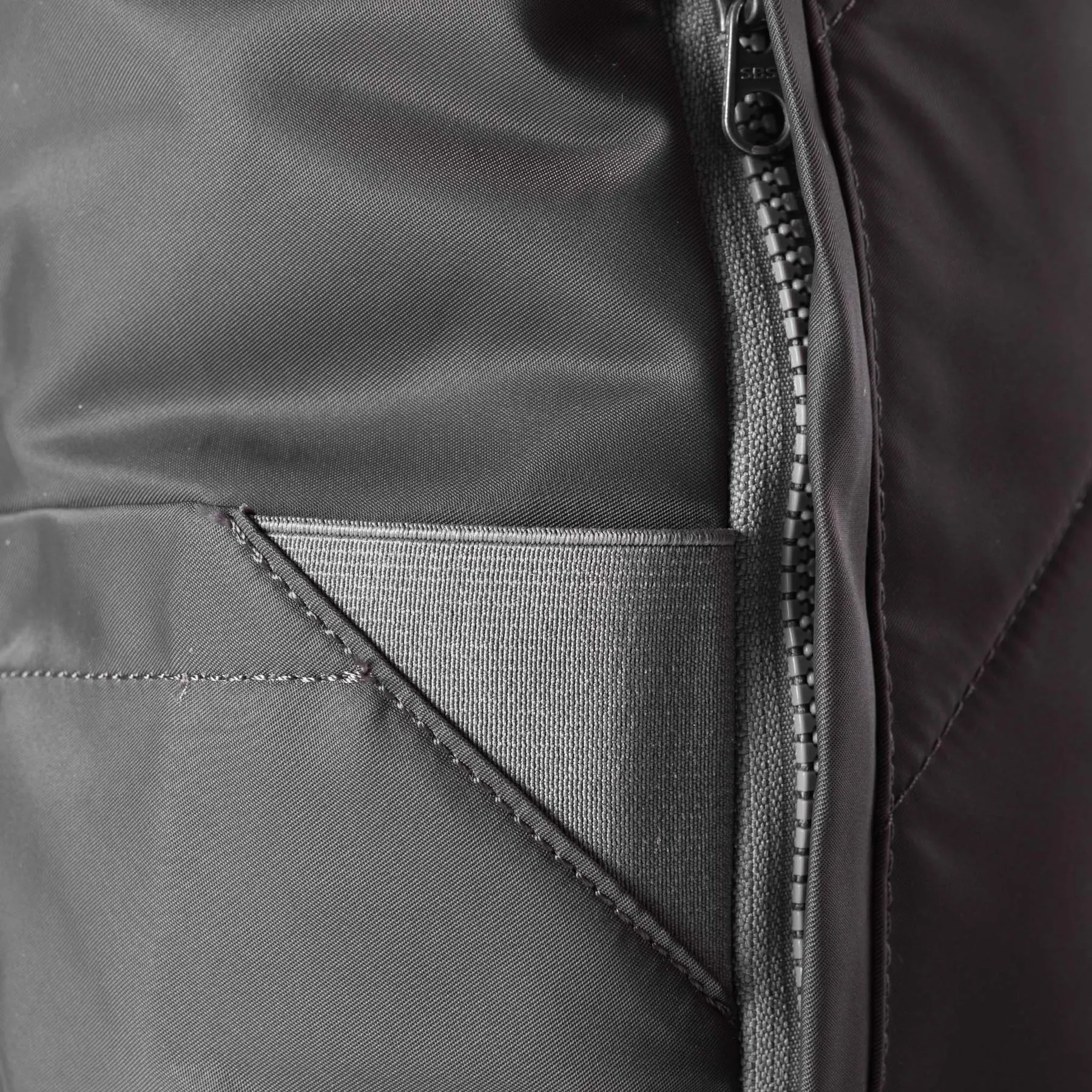 CANFIELD B GRAPHITE RECYCLED NYLON