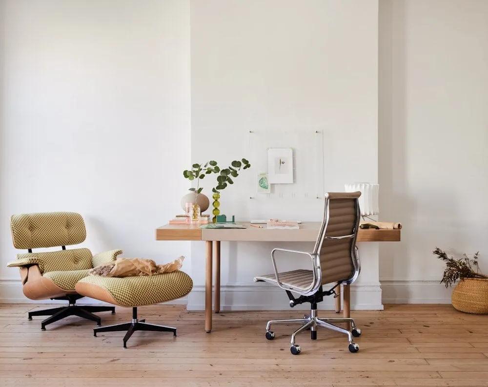 Eames Lounge Chair in White Ash