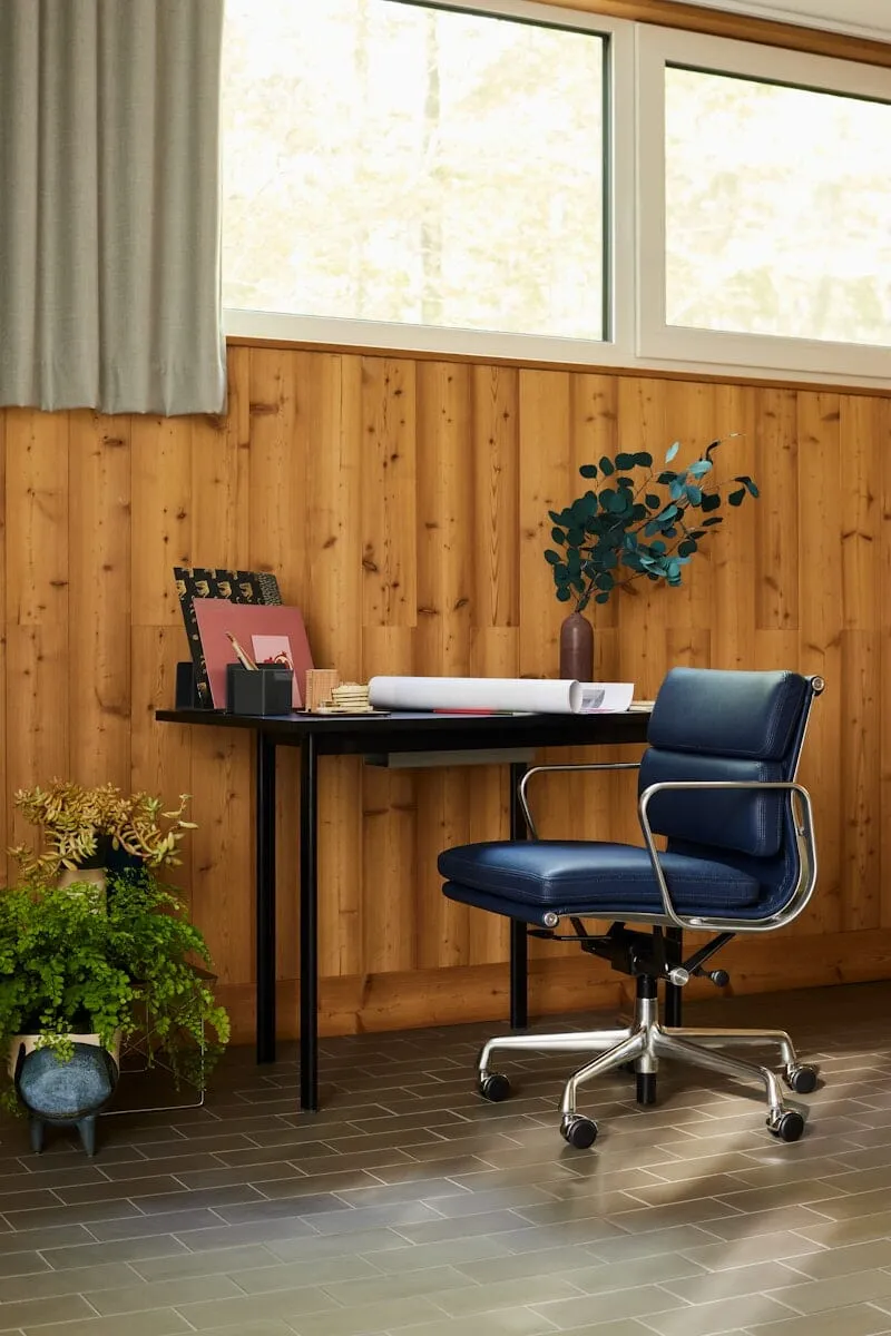 Eames Soft Pad Management Chair