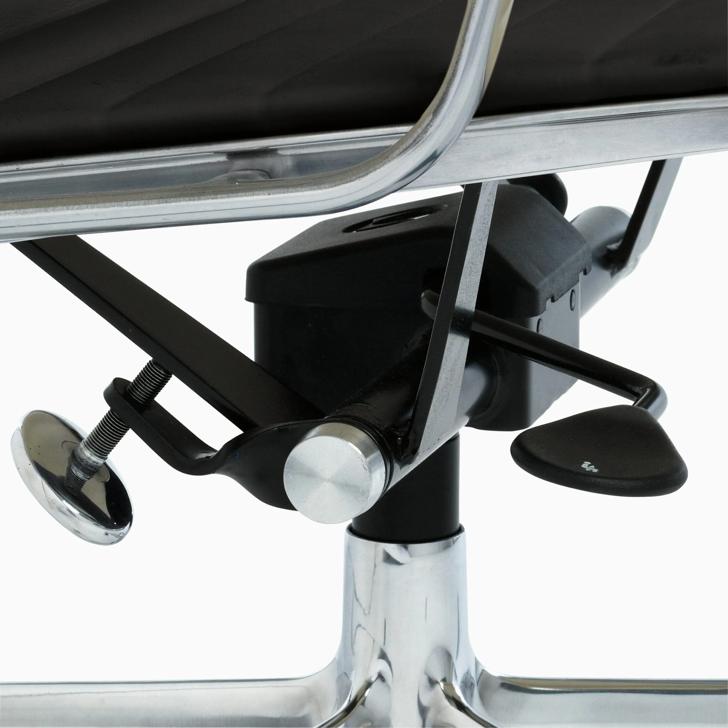 Eames Soft Pad Management Chair