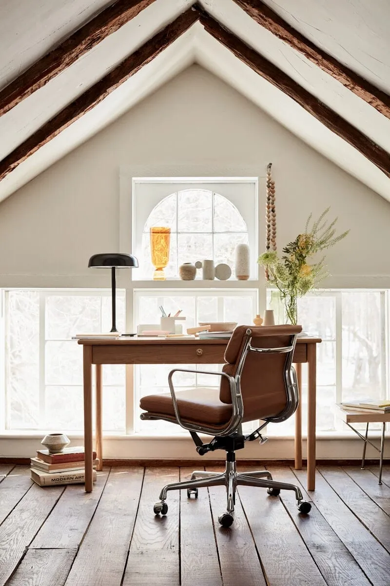 Eames Soft Pad Management Chair