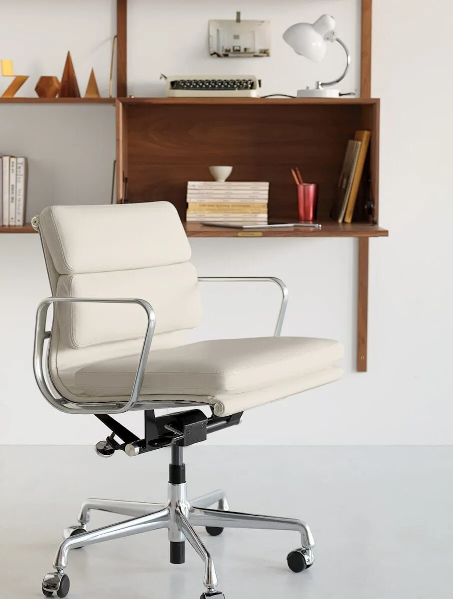 Eames Soft Pad Management Chair