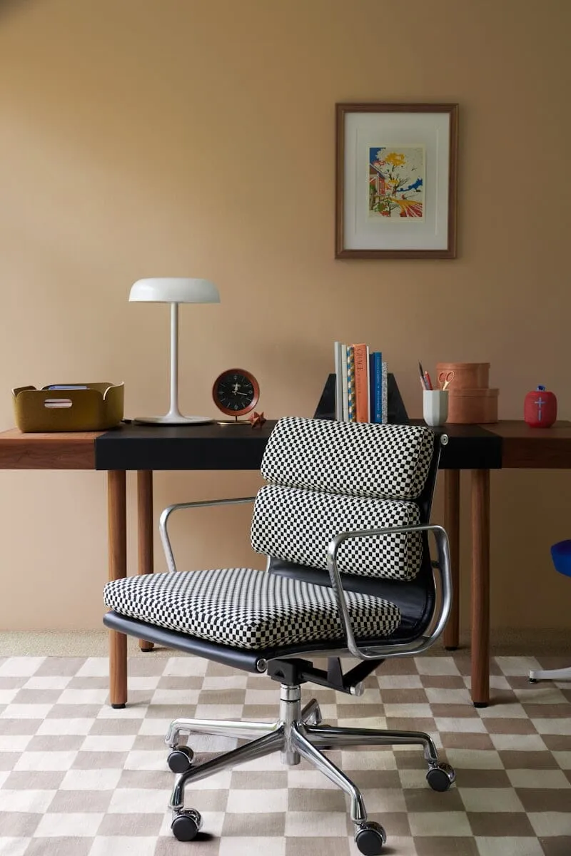 Eames Soft Pad Management Chair