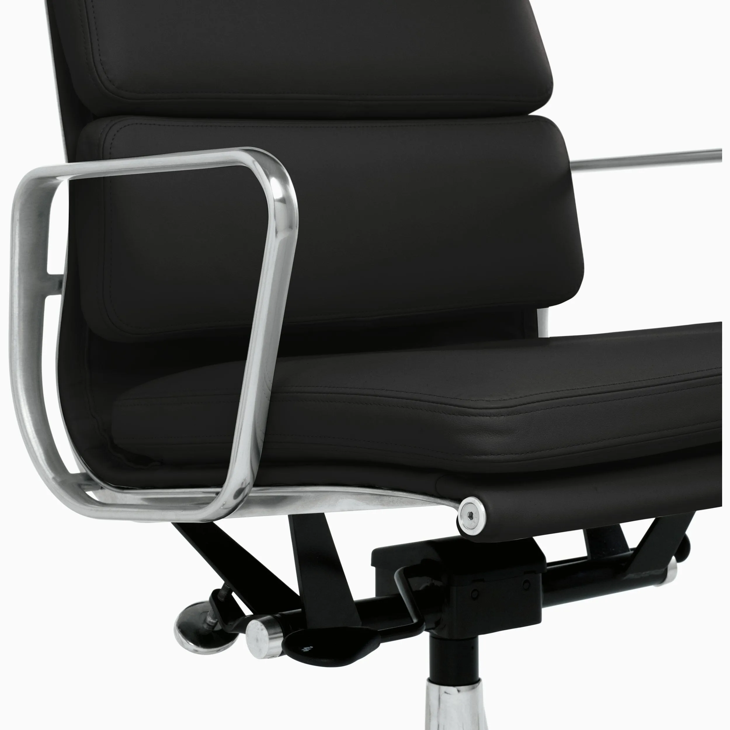 Eames Soft Pad Management Chair