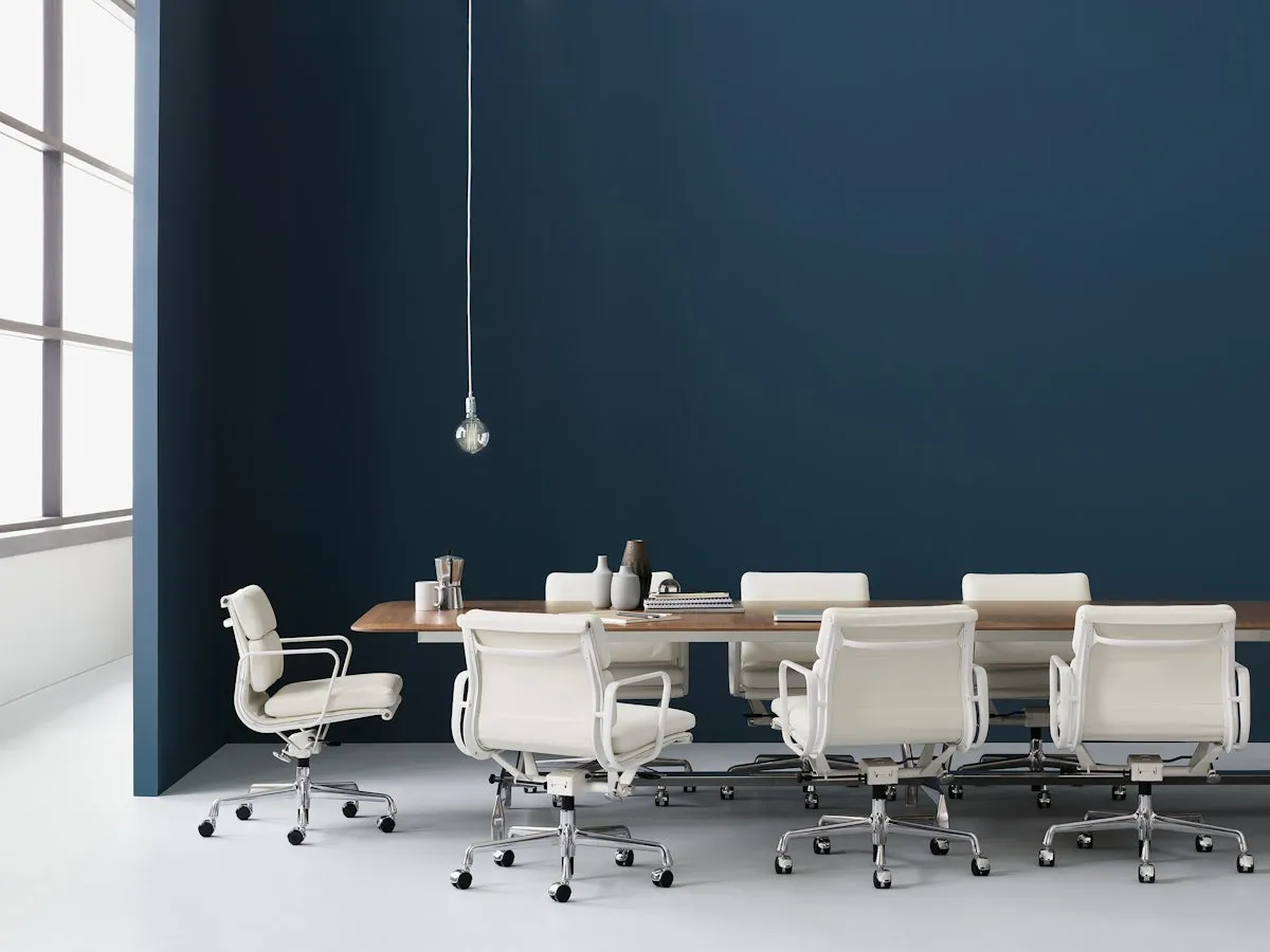 Eames Soft Pad Management Chair