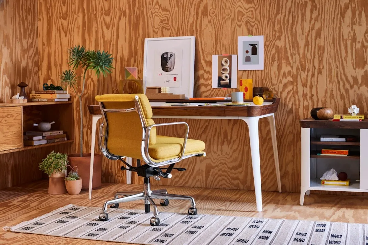 Eames Soft Pad Management Chair