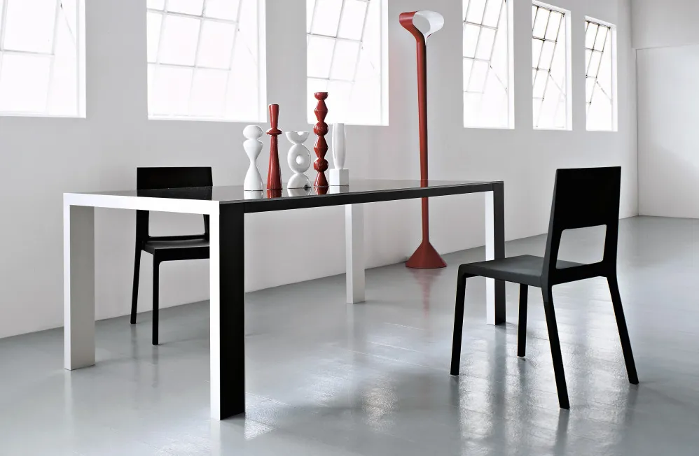 Face Stackable Side Chair  - Pack of 4