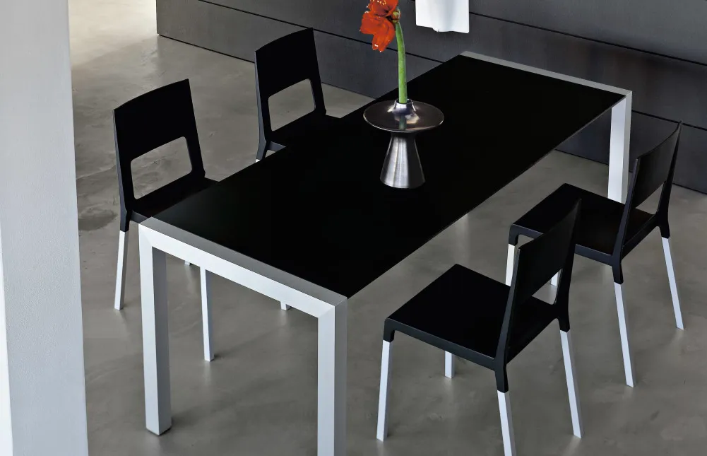 Face Stackable Side Chair  - Pack of 4