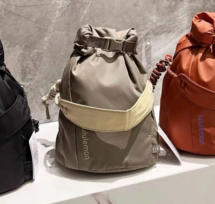 🇨🇦lululemon 《Roll-Top Crossbody Bag 3L 》