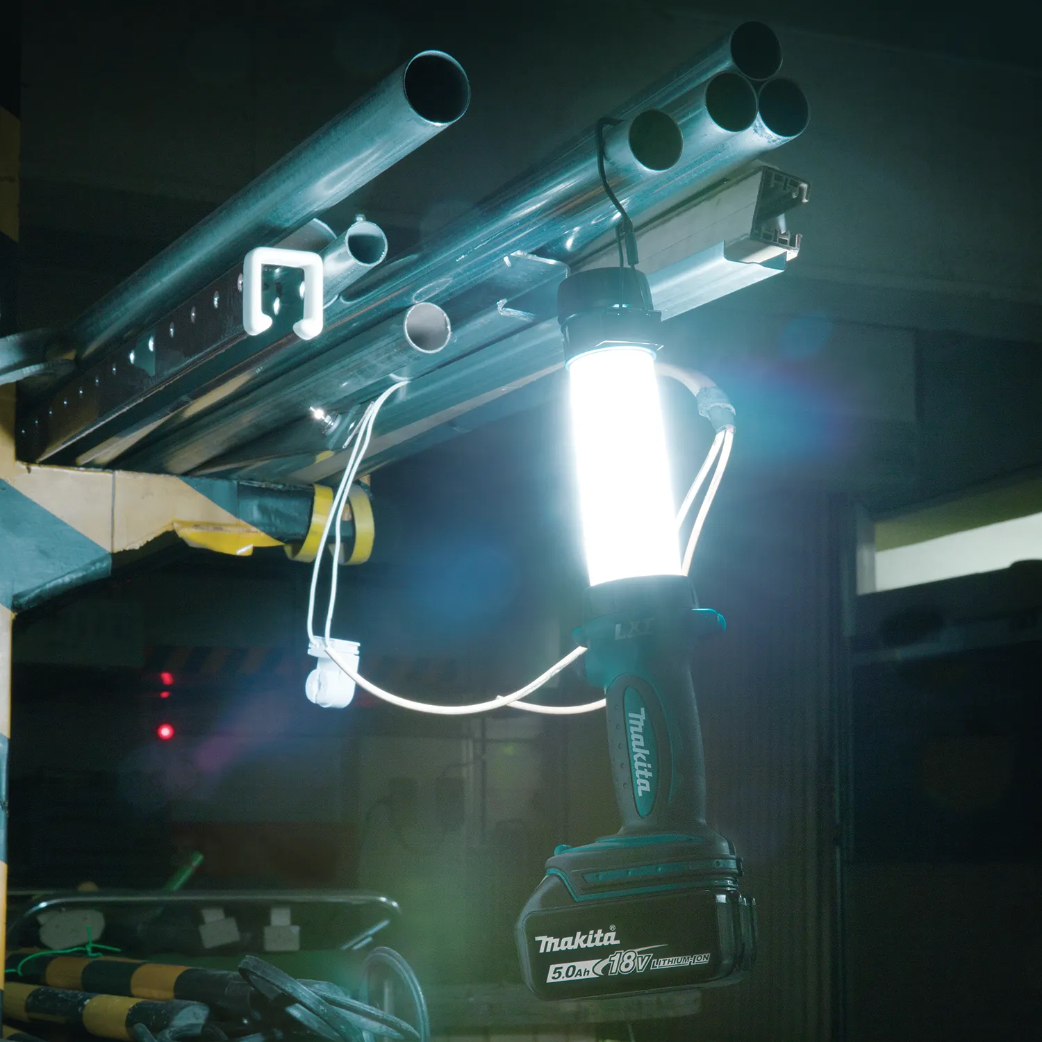 Makita DML806 18V LXT Lithium‑Ion Cordless L.E.D. Lantern/Flashlight, Flashlight Only, New