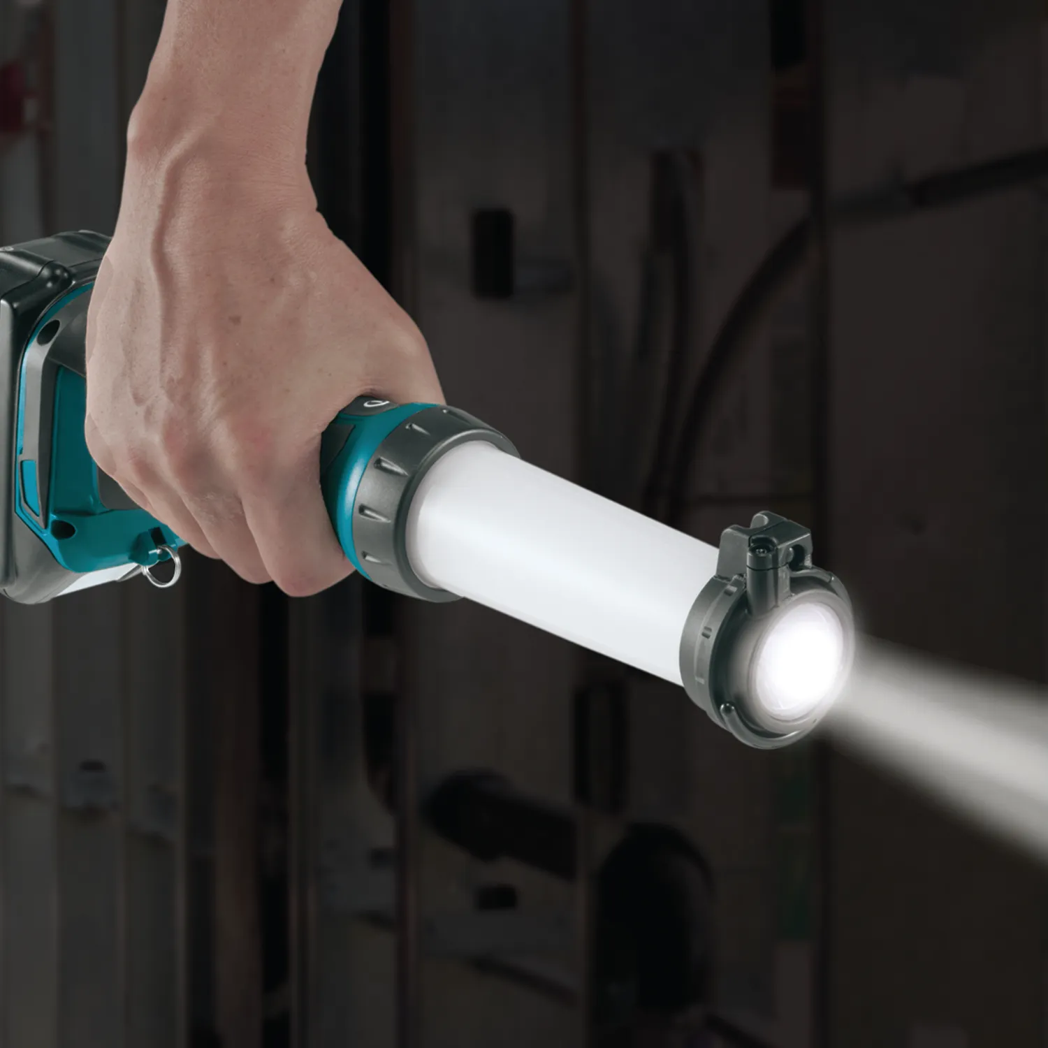 Makita DML807 18V LXT Lithium‑Ion Cordless L.E.D. Lantern/Flashlight, Flashlight Only, New