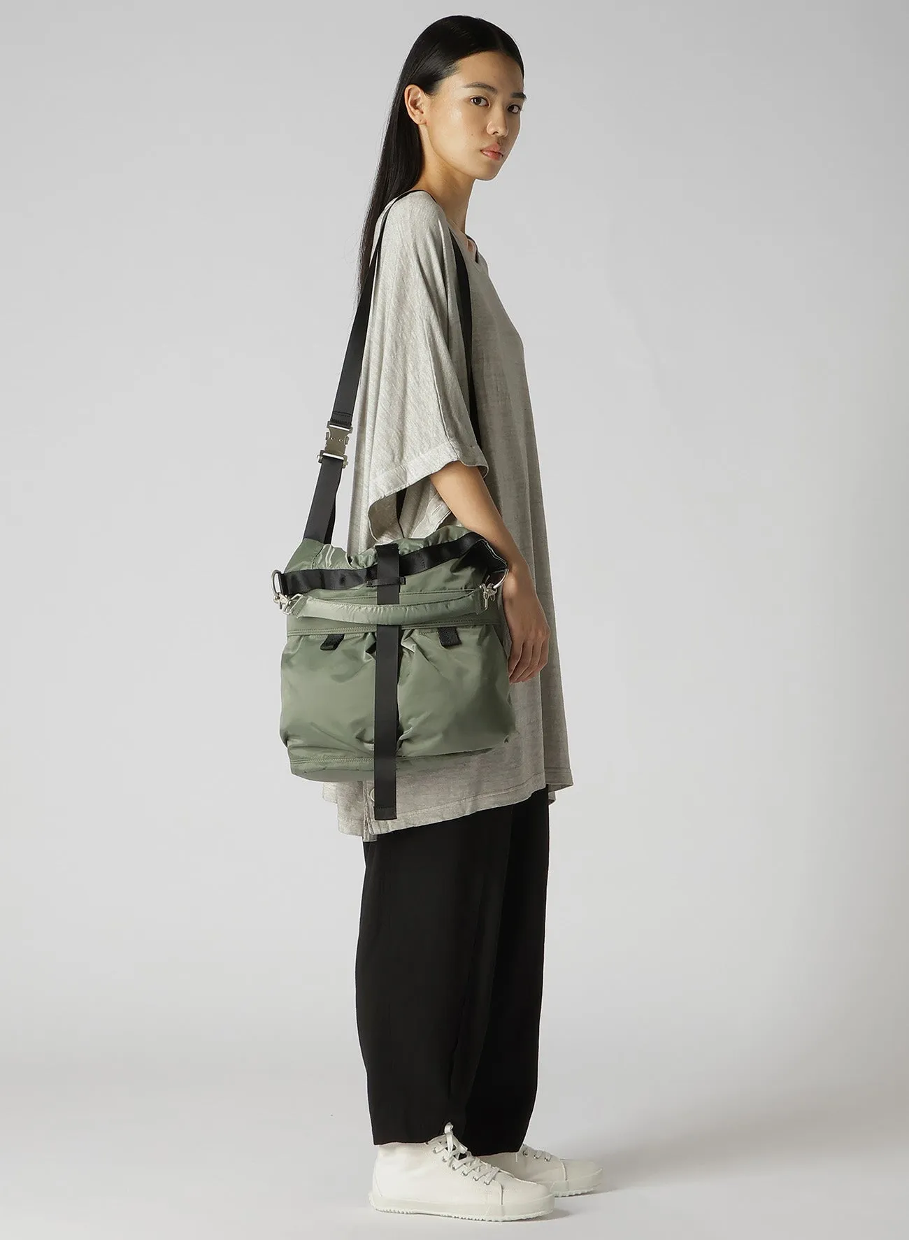 NYLON TWILL 2WAY HELMET SHOULDER BAG