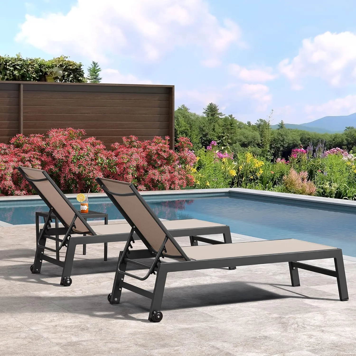 PURPLE LEAF Patio Chaise Lounge Set 2 Pieces Textilene Pool Lounge Chairs with Wheels Sunbathing Chair for Outdoor Yard (2 Beige Lounges W/Side Table)