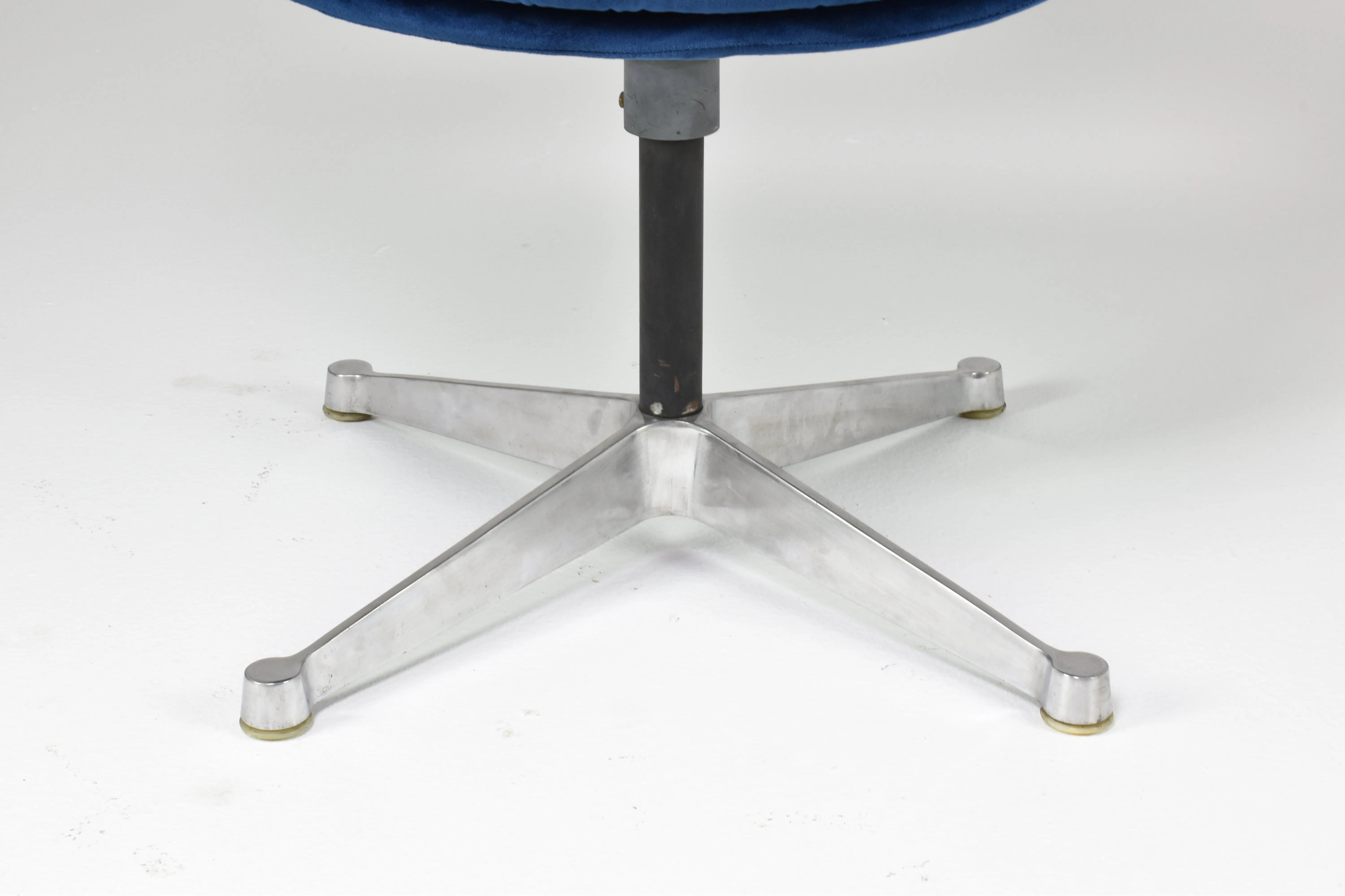 Velvet and Aluminum Armchair By George Nelson, USA, 1964s